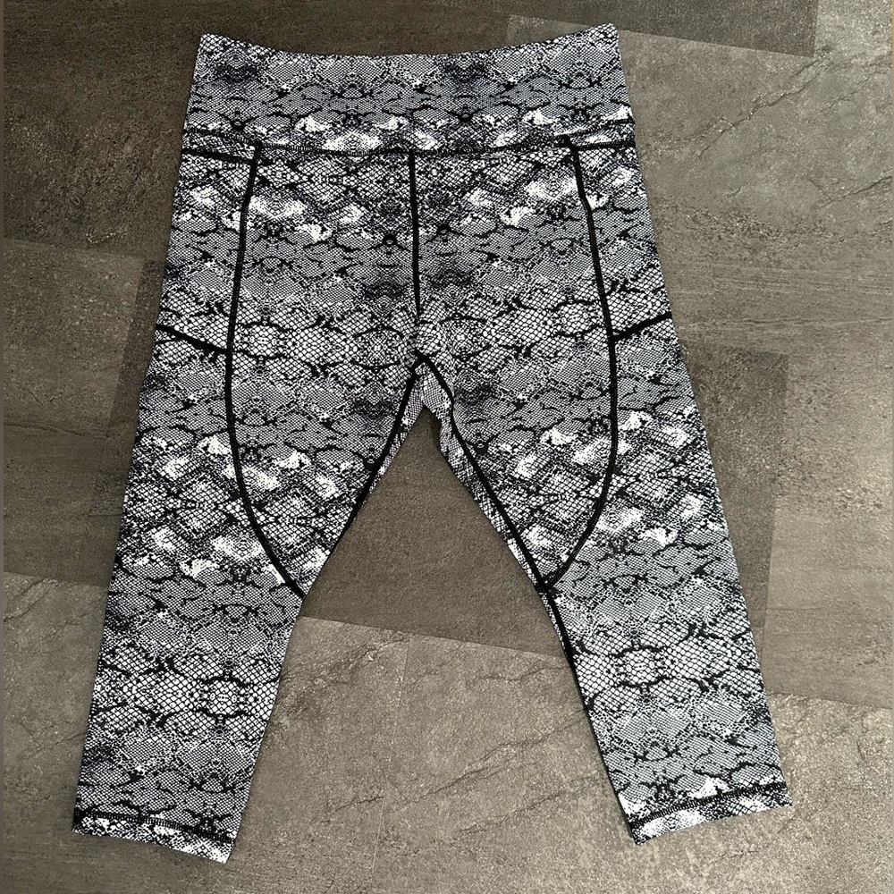 Like new ZYIA Light n Tight Capri 20". No rips, holes or stains! Shiny snakeskin